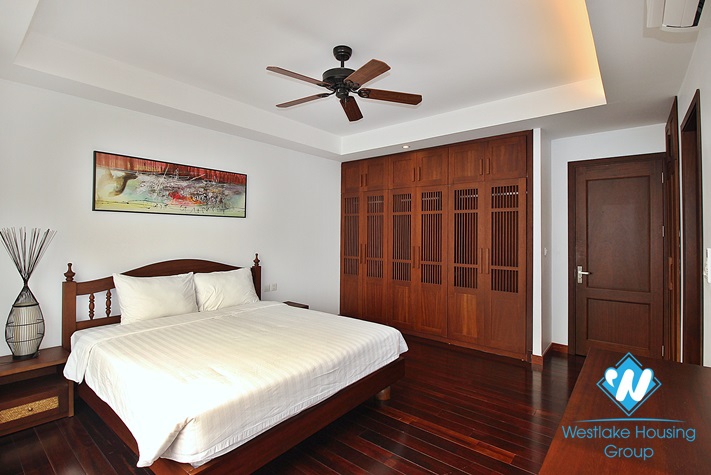 A lake view 3 bedroom apartment in Tu hoa, Tayho, Hanoi